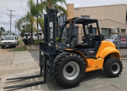 Total 4WD Rough Terrain Forklift