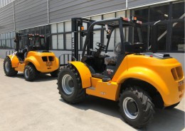 TOTAL 4WD Rough Terrain Forklift